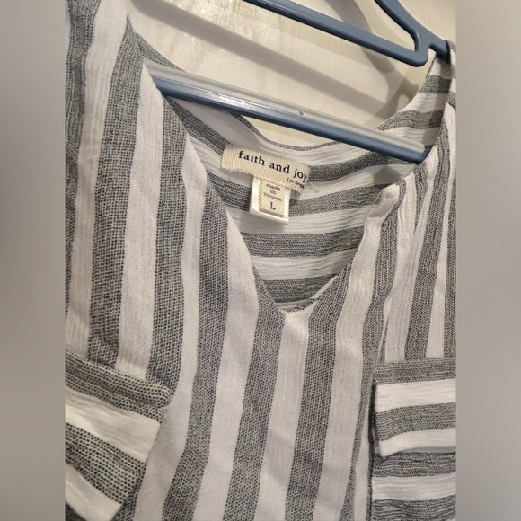 Faith & Joy blouse, large, two button pckts on front-sleeves can be unbuttoned - Picture 3 of 5